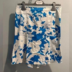 ⭐️ Le Chateau - LIKE NEW - blue and white soft cotton floral  skirt. Size 5/6